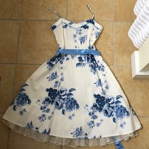 Cute floral spring dress.